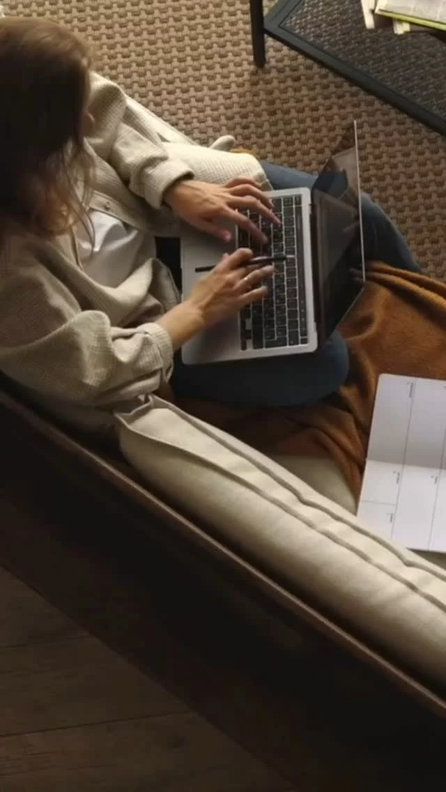 ✨ Un nouvel espace de partage et d'inspiration ✨
Aujourd’hui, je suis fière de vous ouvrir les portes de mon blog. Un endroit où je vous raconte mon histoire, mes réflexions, et les outils qui m’ont aidée à avancer sur mon chemin vers l’épanouissement. 🌿 

📚 Au fil des articles, on parlera de : 

🌟 PMA et le chemin parfois sinueux de la parentalité, 

💬 Coaching et développement personnel, 

🤱 Maternité et bienveillance éducative, 

🍎 Relation au corps et à la nourriture, et bien d'autres thèmes qui me tiennent à cœur.

Mon objectif ? Vous inspirer à cultiver plus de bienveillance, d’équilibre et de transformation dans votre propre vie. 🌸 

J’ai hâte de lire vos retours, vos réflexions, et de créer une belle communauté autour de ces sujets qui nous touchent tous. Merci d’être là. 💛 

👉 Découvrez mon blog en cliquant sur le lien dans ma bio 

--- 

#NouveauBlog #Epanouissement #Bienveillance #DéveloppementPersonnel #Maternité #PMA #Coaching #RelationAuCorps #Inspiration #Transformation #ÉquilibreDeVie #BienDansSonCorps #BienDansSaTête #ParentalitéPositive #BlogLife #PartagerPourInspirer